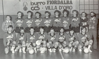 La rinata squadra della Villa d'Oro militante in Serie B nella stagione 1981/82. Da sinistra: Caleffi (dir.), Mescoli, Mantovani, Silvestri, Rainoldi, Giovanardi, Gasparini, Righi, Vacondio (all.), Lolli (all.), Quadrivi, Benedetti, Zanasi, Navazio, Saguatti, Ballestrazzi, Scapinelli, Zirondoli. Clicca per ingrandire.